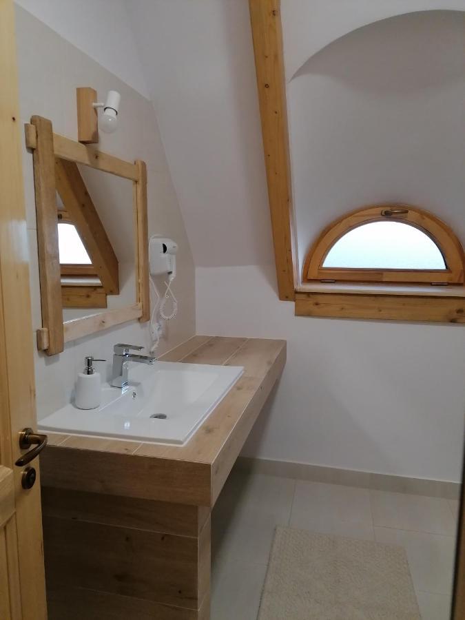 Pensiunea Casuta Din Deal Majszin Szoba fotó