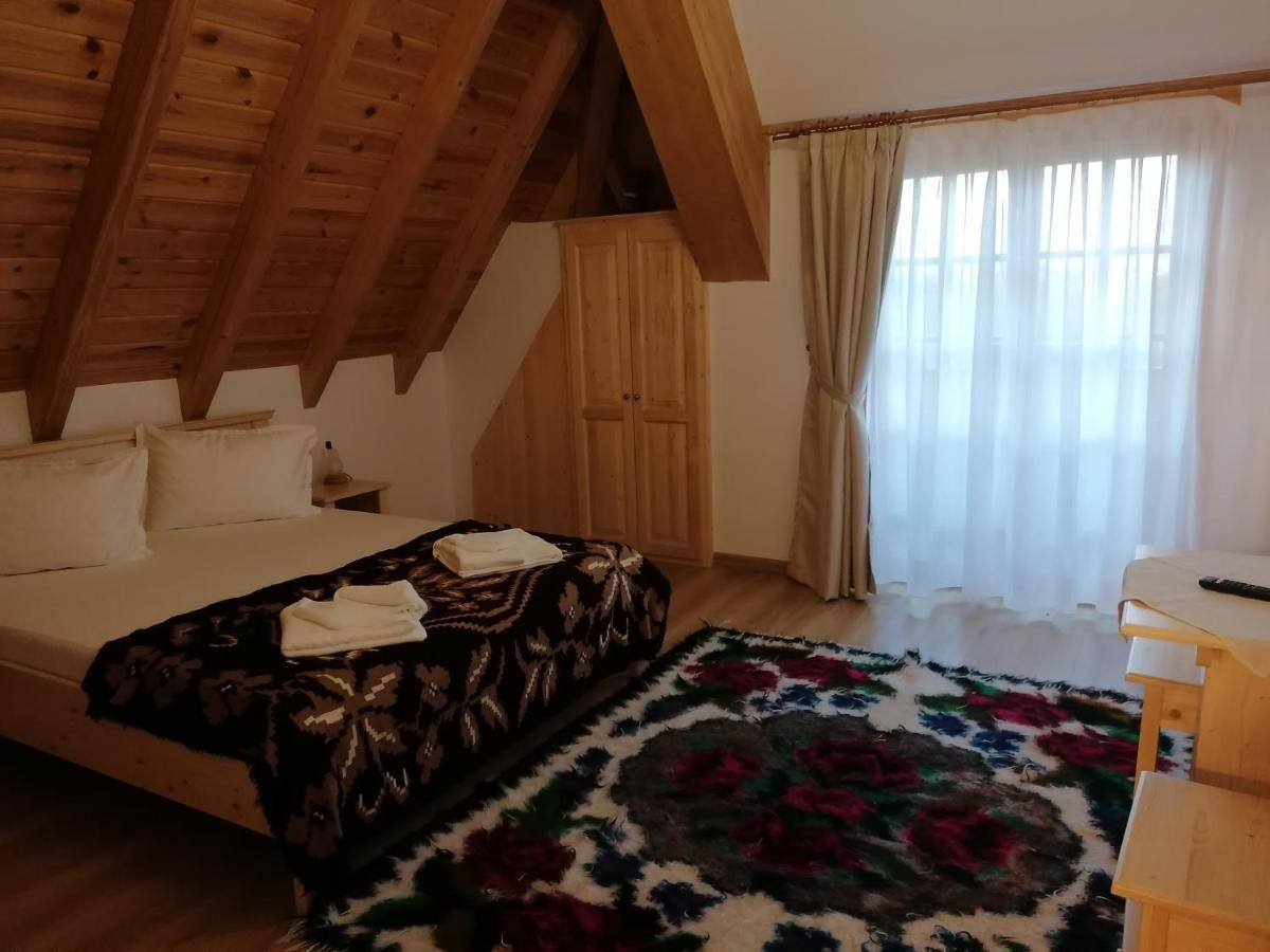 Pensiunea Casuta Din Deal Majszin Szoba fotó