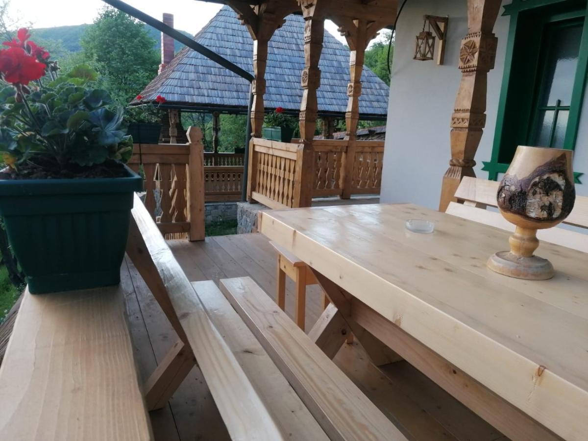 Pensiunea Casuta Din Deal Majszin Kültér fotó